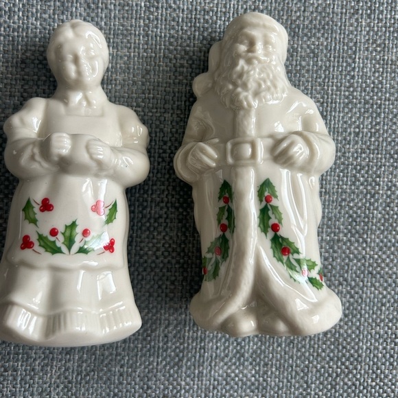 Lenox Holiday Santa and Mrs. Claus Salt And Pepper Set Christmas - Picture 2 of 9